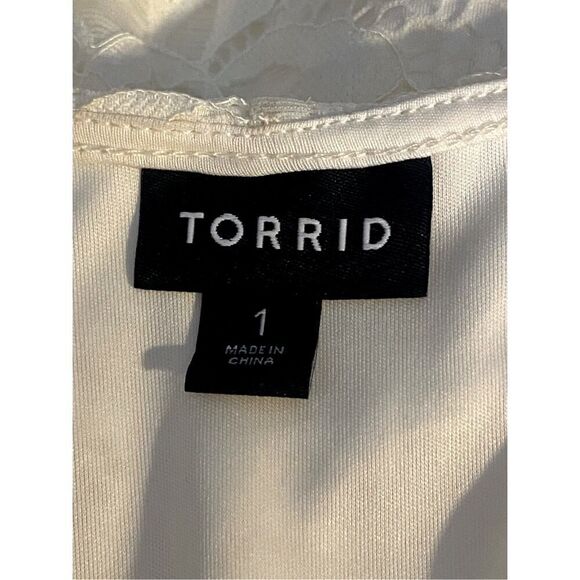 Torrid Womens Beige Stretch Lace Surplice Dolman Sleeve Blouse Top Size 1 - Picture 7 of 7